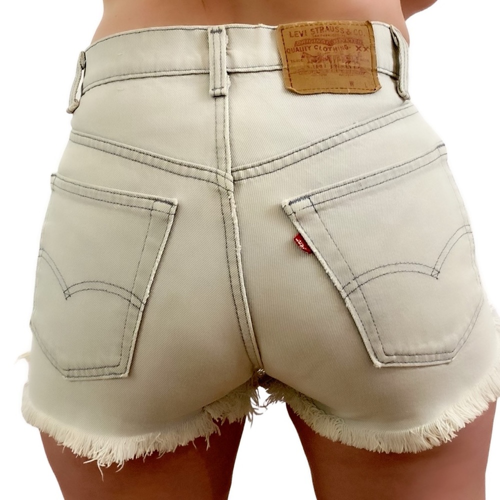 Vintage Womens Levi’s 505 cutoff high waisted shorts with fringe detail grey 33
